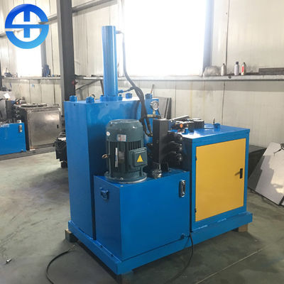 Corte hidráulico que puxa o estator do motor bonde que recicla a máquina