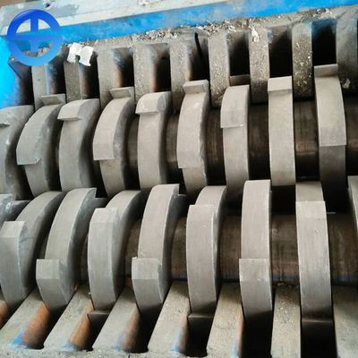 Metal resistente da máquina da retalhadora de 2 eixos que esmaga a máquina 45 quilowatts * poder 2